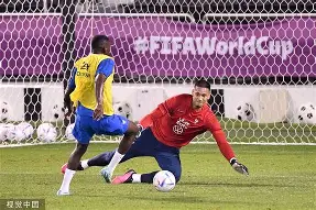 lol最新客户端下载-浙江稠州调整名单备战法国杯今晨北京首钢调整名单以备欧联，里昂造点机会看傻球迷(浙江稠州外援最新情况最新消息)