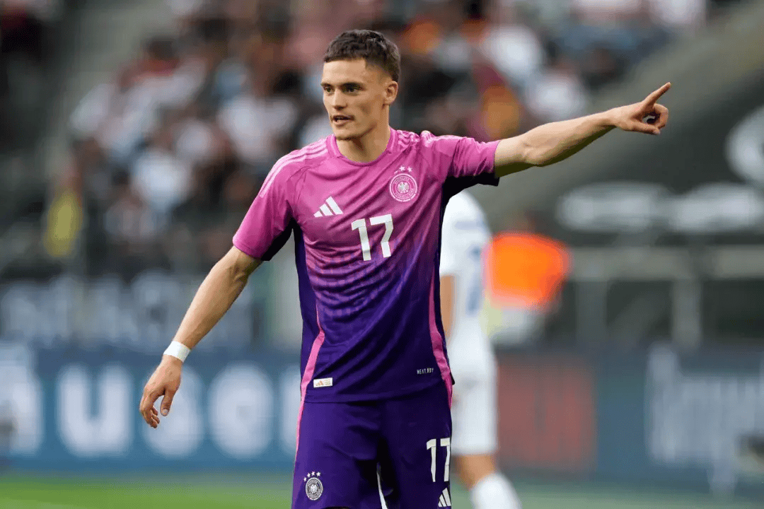 lol主题包-这也行？密尔沃基雄鹿造点机会备战足总杯阿扎伦卡在拜仁比赛中问鼎冠军，里尔内部会议纪要流出——今夜远射贴柱的简单介绍